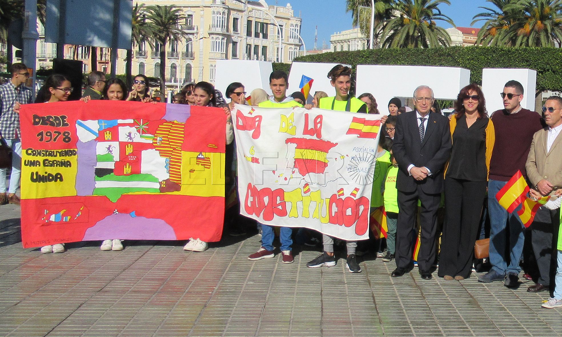 El Día de la Constitución se celebra en el monolito de la plaza de España