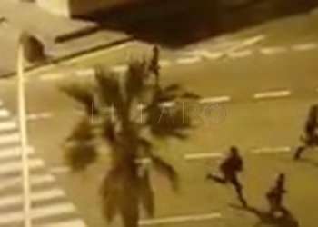1 7 Un menor herido en una avalancha de inmigrantes en el puerto de Melilla