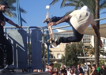 13 1 7 Vuelos acrobáticos, arte urbano, deporte, baile y música en el ‘Riders Festival’