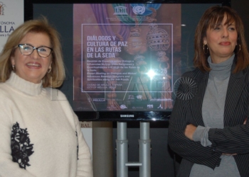 La consejera Fadela Mohatar junto a Maribel Pintos de Melilla Monumental.