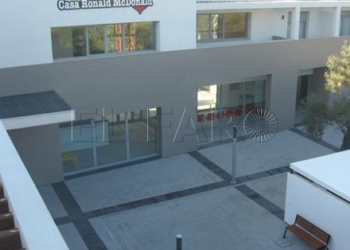 1 6 Directivos de la Casa Ronald McDonald de Málaga visitan al director de INGESA