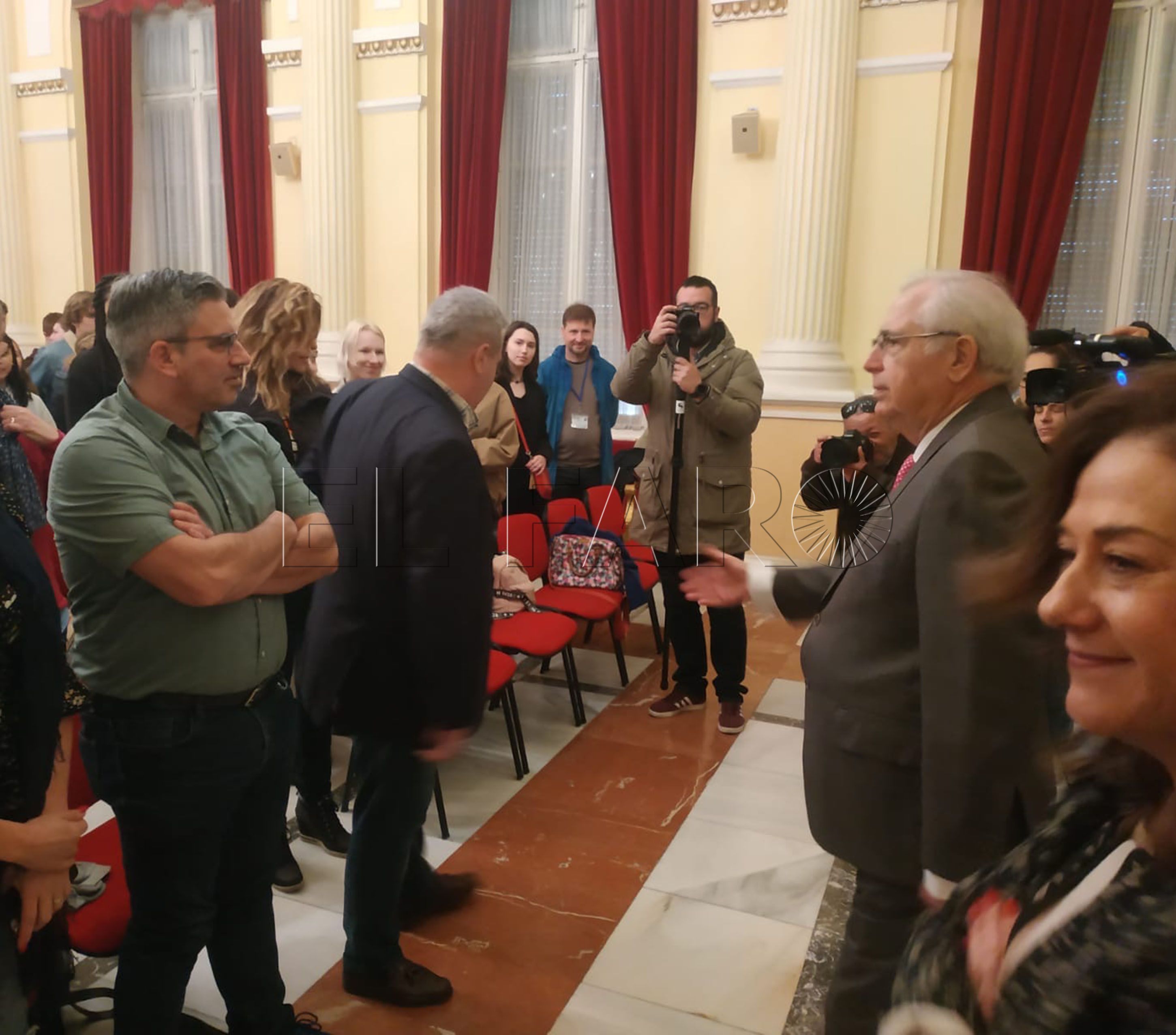 El presidente Imbroda recibe alumnos del proyecto ‘Coworking-Coliving”