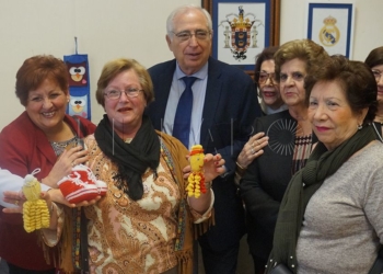 243 140219 Aulas para Mayores exhibe su muestra de pintura y cerámica en el Club Marítimo