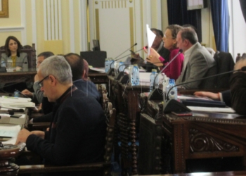 3 1 9 Aprueban solicitar el cambio de la Ley del Menor: la oposición dice que carece de base legal