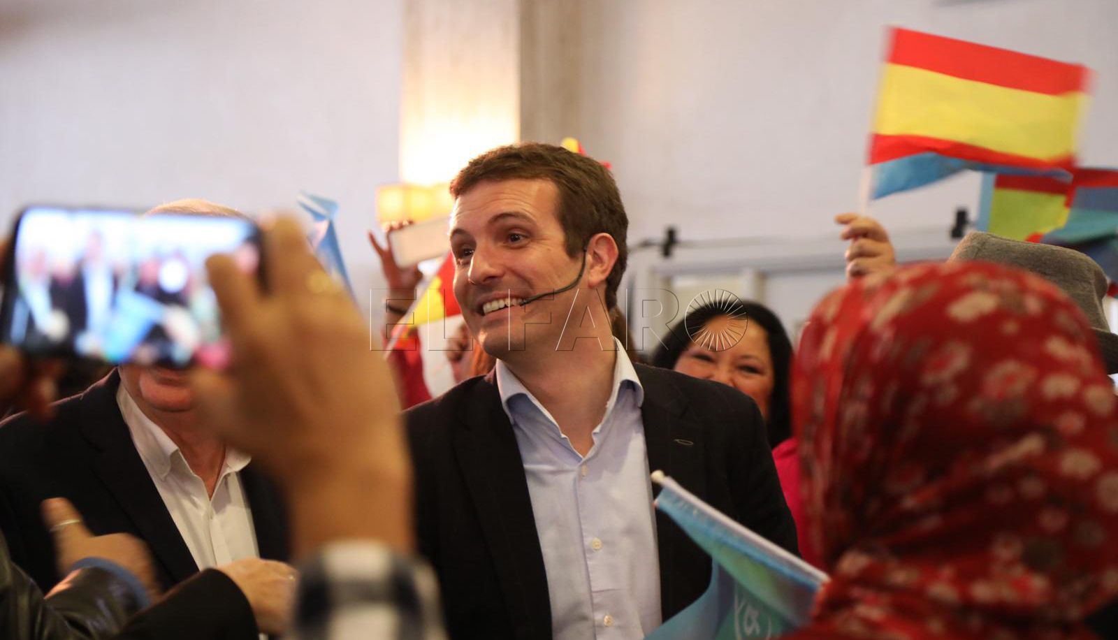 Pablo Casado, a driblar el viento para aterrizar hoy en Melilla y ‘abrazar’ a sus candidatos