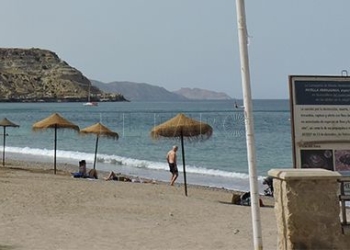 DSCN3608 Encuentran dos fardos de hachís en las playas melillenses