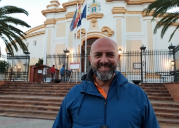 Imagen de José Ouviña miembro de Podemos Melilla frente a la plaza de toros de la ciudad Podemos plantea modificar el uso de la plaza de Toros de la ciudad