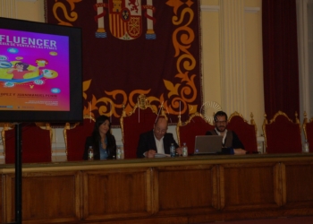 La influencer Noelia López, el presidente de Promesa, Daniel Conesa, y el experto Juan Manuel Penín.