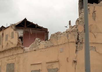 WhatsApp Image 2019 03 27 at 08.24.55 El viento derriba un edificio: los Bomberos rescatan a una persona de la segunda planta
