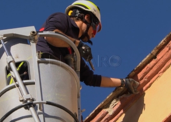 11 3 Sanean una fachada para prevenir la caída de cascotes