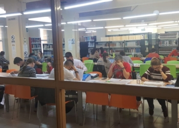 Biblioteca Los usuarios de la biblioteca, satisfechos con la ampliación del horario