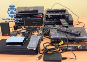 FOTO NP18 OP ESCALETA 04 04 2019 La Policía Nacional inspecciona establecimientos por la emisión ilícita de partidos de fútbol