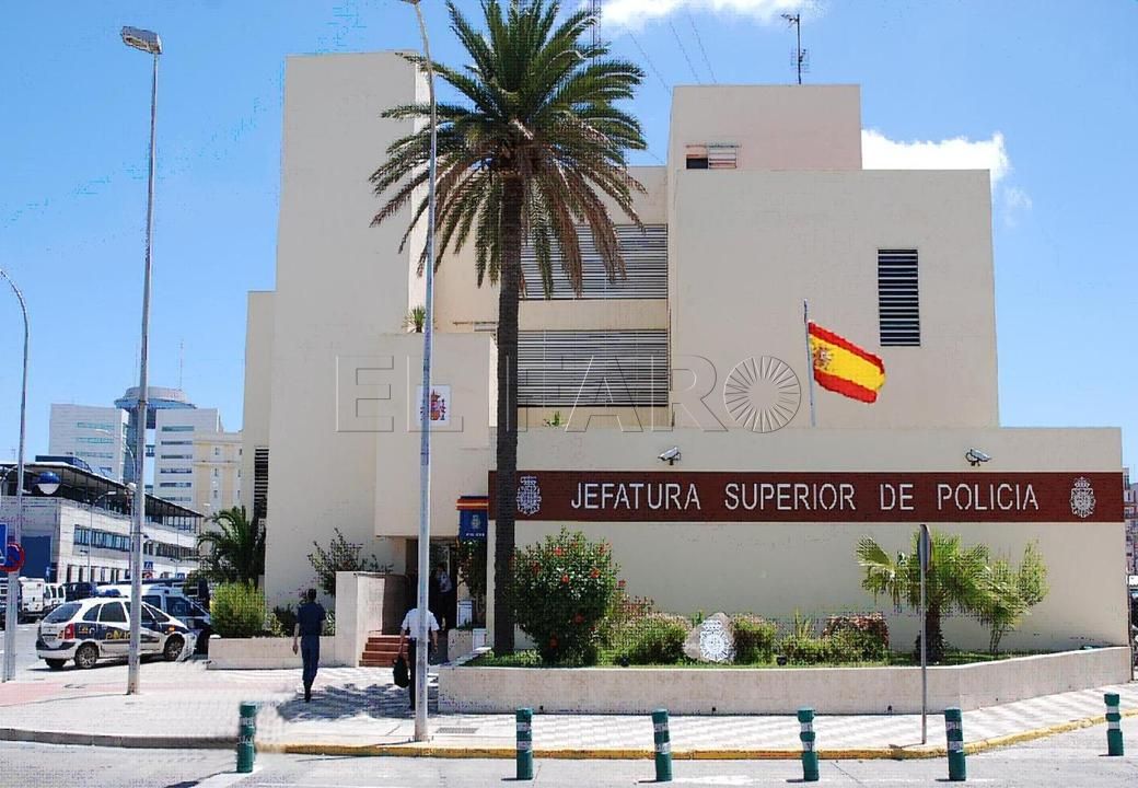 La Policía Nacional detiene a dos individuos por el incendio de un vehículo