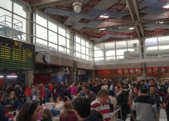 aeropuerto El mal tiempo provoca retrasos de varias horas en el Aeropuerto de Melilla