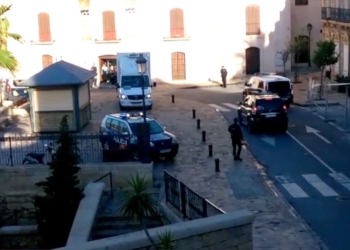 el retrato de un medico llega escoltado por la policia desde el museo del prado El 'Retrato de un médico' llega escoltado por la policía desde el Museo del Prado