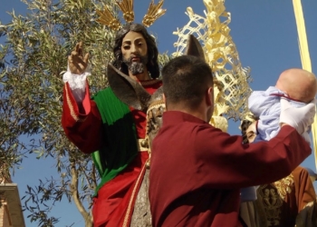 Semana Santa 2019 | Los fieles ofrecen sus bebés a 'La Pollinica'