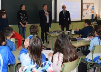 El embajador de EEUU visita el IES Juan Antonio Fernández