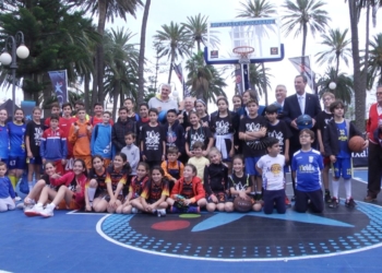 Galería de fotos | El centro de Melilla, una cancha de basket