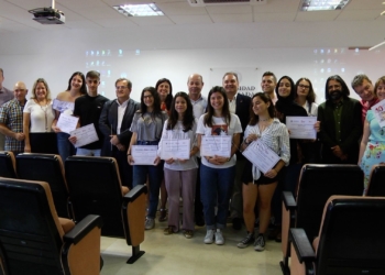 Los mejores de las Olimpiadas de Economía recogen su premio Los mejores de las Olimpiadas de Economía recogen su premio