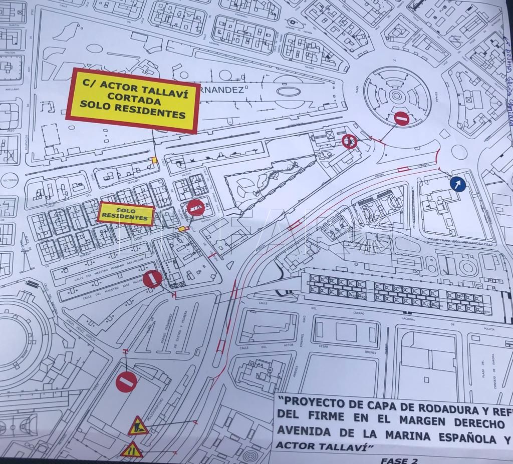 Corte de tráfico en la avenida de la Marina por el asfaltado de la vía