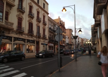 avenida apagon melilla Un cortocircuito en la red de distribución deja sin energía al 81 por ciento de la población