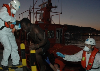 Desciende la entrada de inmigrantes irregulares en Melilla: un 12% por tierra y un 69,3% por mar