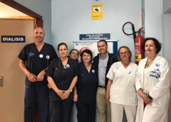 dia enfermera ingesa entrega chapas carteles reconocimiento La enfermería, una labor de ayuda al prójimo