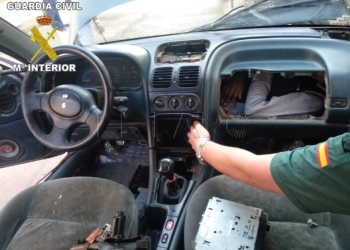 guardia civil doble fondo beni enzar Localizados cuatro inmigrantes ocultos en dobles fondos