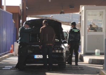 guardia civil herido inmigrante 1 A prisión tres conductores que iban a introducir a inmigrantes en dobles fondos