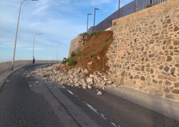 muro derruido parque Se cae un muro en el parque de Ronda Compañía de Mar