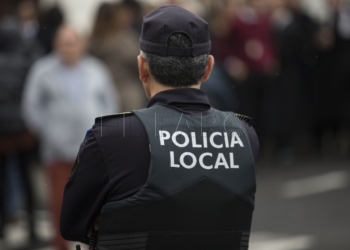 policia local melilla Detenido tras huir a la carrera con una caja registradora