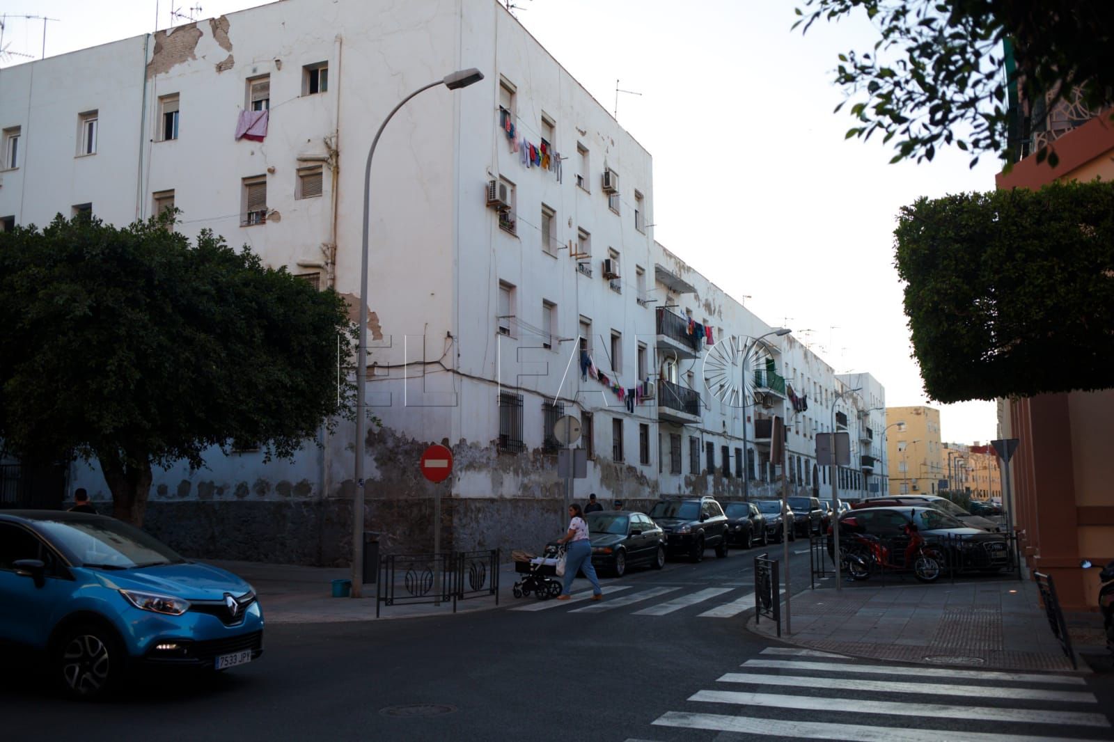 Un vigilante herido con contusiones al interceder en una pelea de tres menas
