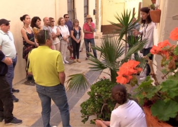 240544 Paseo de domingo con Mem Guímel por 'La Melilla sefardí'