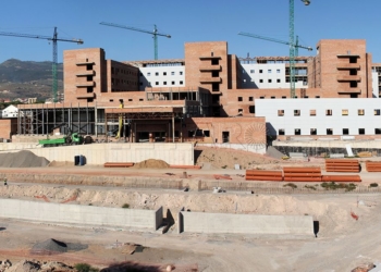 OBRAS HOSPITAL NUEVO MELILLA Casi un centenar de operarios trabaja en la construcción del Hospital Universitario de Melilla