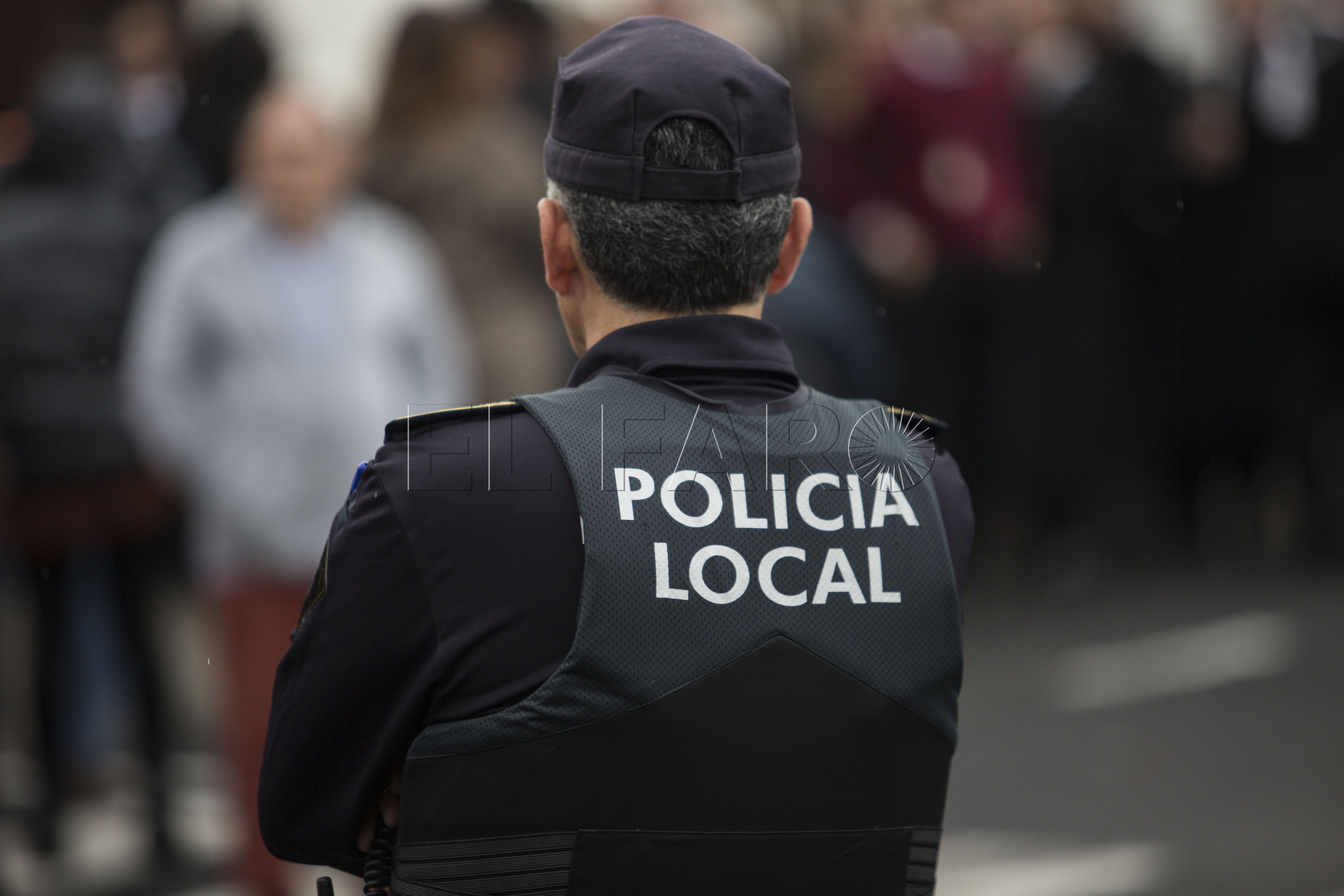 Un soldado salva a una mujer de la agresión de un hombre en el barrio del Real