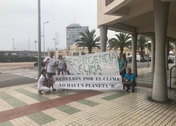 entrega de la declaración de emergencia climática La Alianza por el Clima en Melilla solicita a la asamblea de la ciudad la declaración de emergencia climática