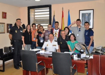 Estudiantes del CEE 'Reina Sofía' visitan la Jefatura Superior de la Policía