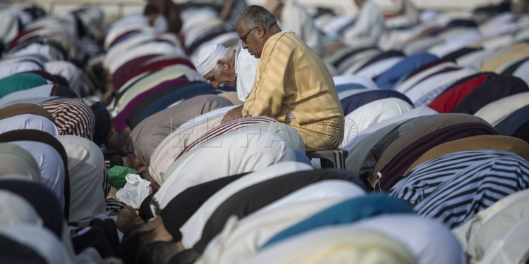 El Eid al-Fitr, en imágenes: devoción y satisfacción en familia y con amigos