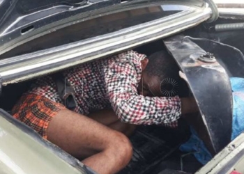 13 maletero Guardia Civil rescata a un migrante en el doble fondo de un coche en Melilla