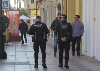 14 1 La Policía Local detiene a un hombre tras agredir y amenazar de muerte a su esposa