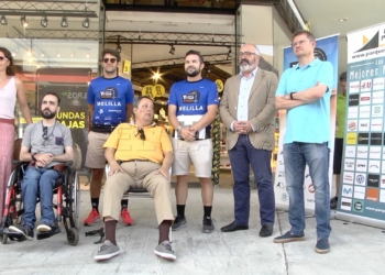 Titan desert cheques El equipo Ambassador Melilla realiza una donación a seis asociaciones benéficas