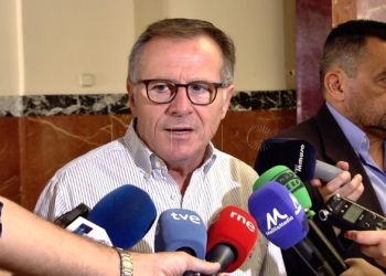 de castro envia mensaje pp De Castro al PP: "No voy a dimitir, que se dediquen a trabajar"