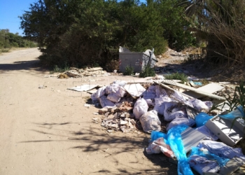 foto2 1 Incívicos y vertidos incontrolados, en la pista de carros de Melilla
