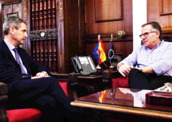 presidente de castro recibe caixaBank CaixaBank resalta su vocación de “permanencia y estabilidad”