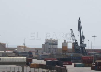 puerto contenedores Sigue cayendo el tráfico portuario de contenedores de navieras extranjeras