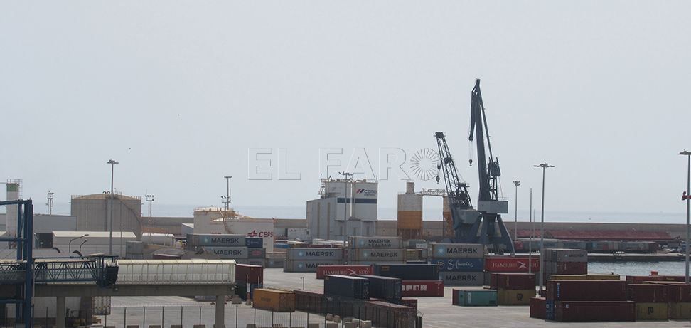 Sigue cayendo el tráfico portuario de contenedores de navieras extranjeras