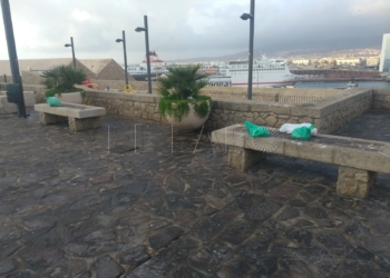 Entanarse en Melilla la Vieja: basura y ruidos toda la madrugada