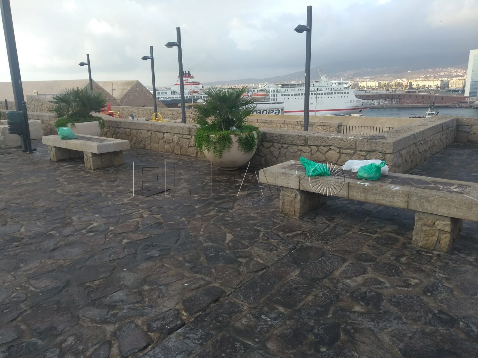 Entanarse en Melilla la Vieja: basura y ruidos toda la madrugada