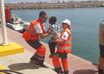 WhatsApp Image 2019 08 25 at 15.10.50 La Salvamar rescata a decenas de mujeres y niños de las islas Chafarinas
