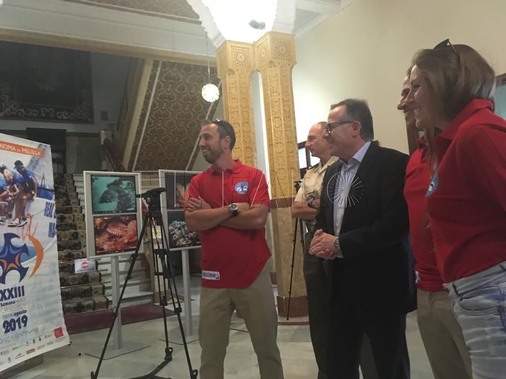 El equipo de INBIOMAR presenta una parte de su trabajo a la ciudad